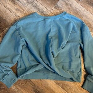 Athleta Girl Size 12 Teal Cropped Active sweatshirt Thumb Loops Knotted front
